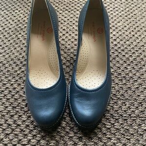 Marc Joseph Dak Navy Blue Women's Shoes.  Size 8.  2.75 inch heel.